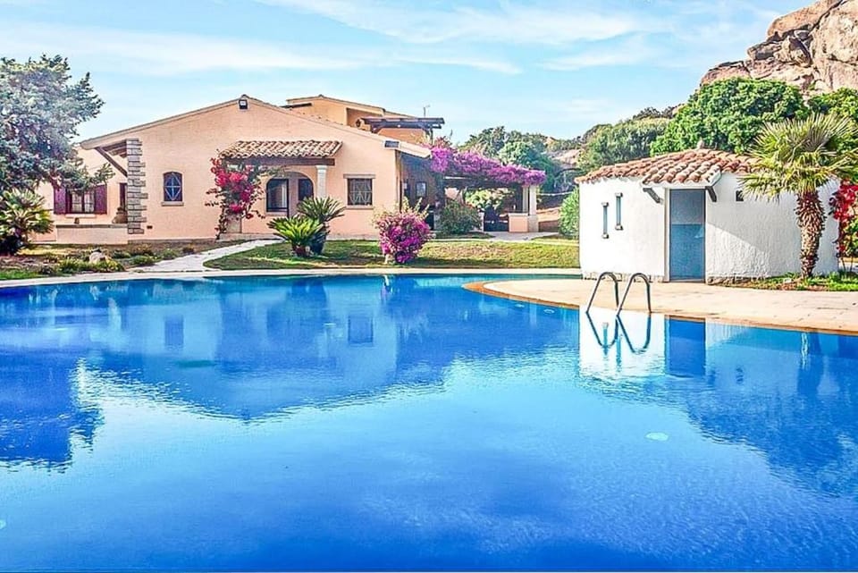 Property building, Garden view, Pool view, Swimming pool