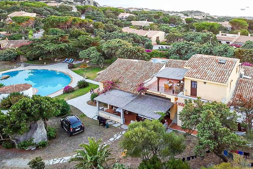 Property building, Bird's eye view, Garden, Garden view, Pool view, Parking