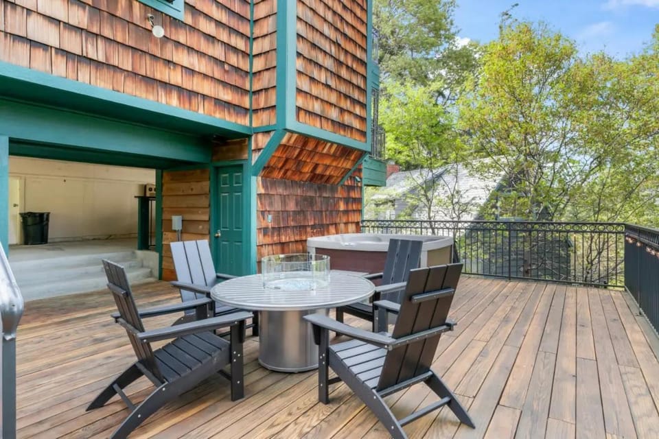 Lake Reflection Point Upscale Lake House 4 Bed and 4.5 Bath House in Lake Arrowhead