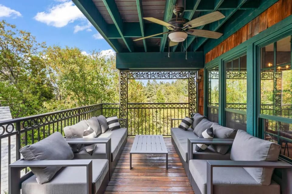 Lake Reflection Point Upscale Lake House 4 Bed and 4.5 Bath House in Lake Arrowhead