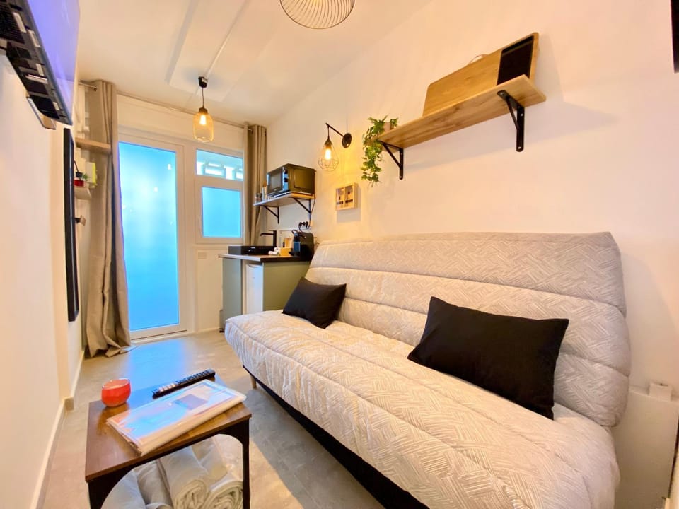 Kitchen or kitchenette, Living room