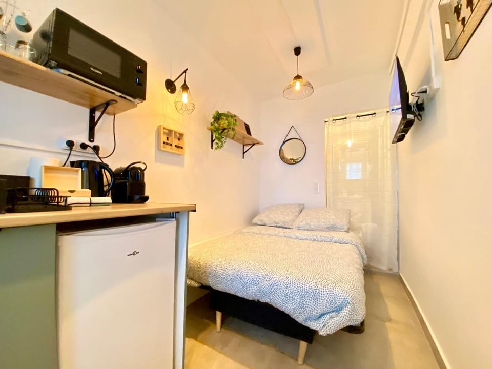 Kitchen or kitchenette, Bedroom