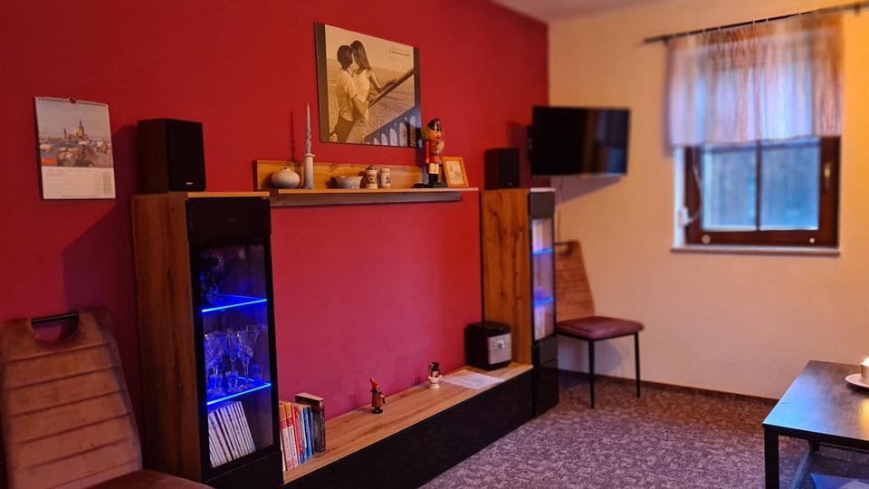 TV and multimedia, Photo of the whole room