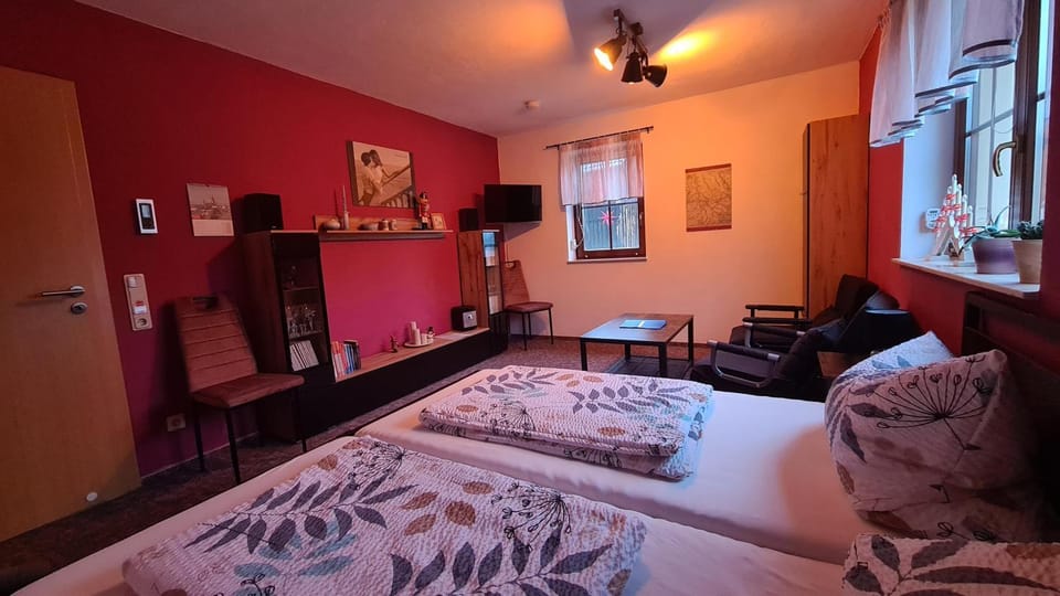 Bed, TV and multimedia, Photo of the whole room