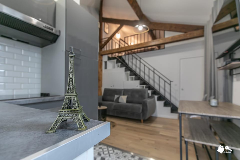 Kitchen or kitchenette, Living room, Seating area