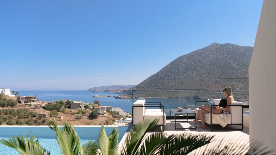 Patio, Nearby landmark, Day, Natural landscape, View (from property/room), Balcony/Terrace, Seating area, Dining area, Mountain view, Pool view, Sea view, Swimming pool, sunbed