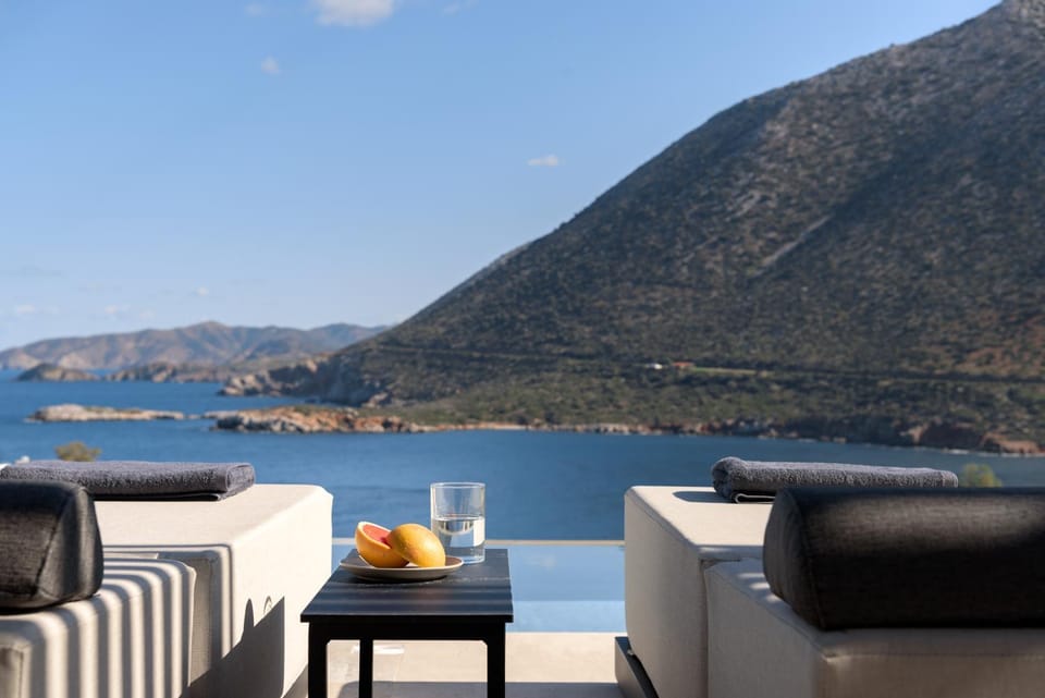 Day, Natural landscape, Living room, Dining area, Mountain view, Sea view