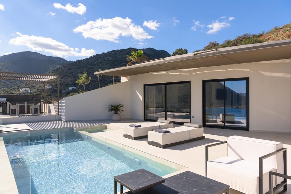 Patio, Pool view, Swimming pool