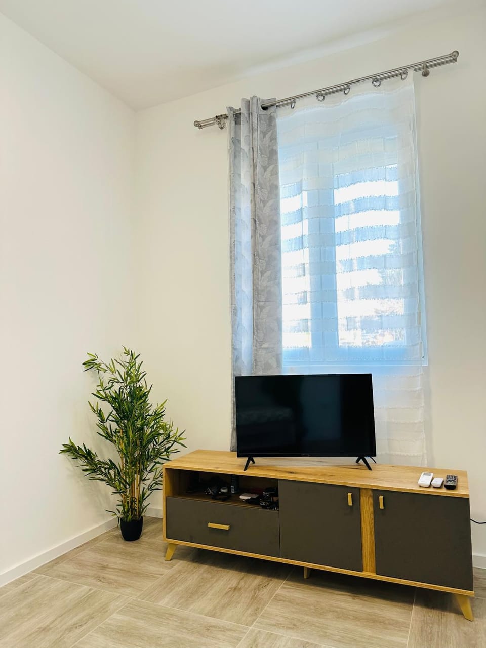Communal lounge/ TV room, TV and multimedia