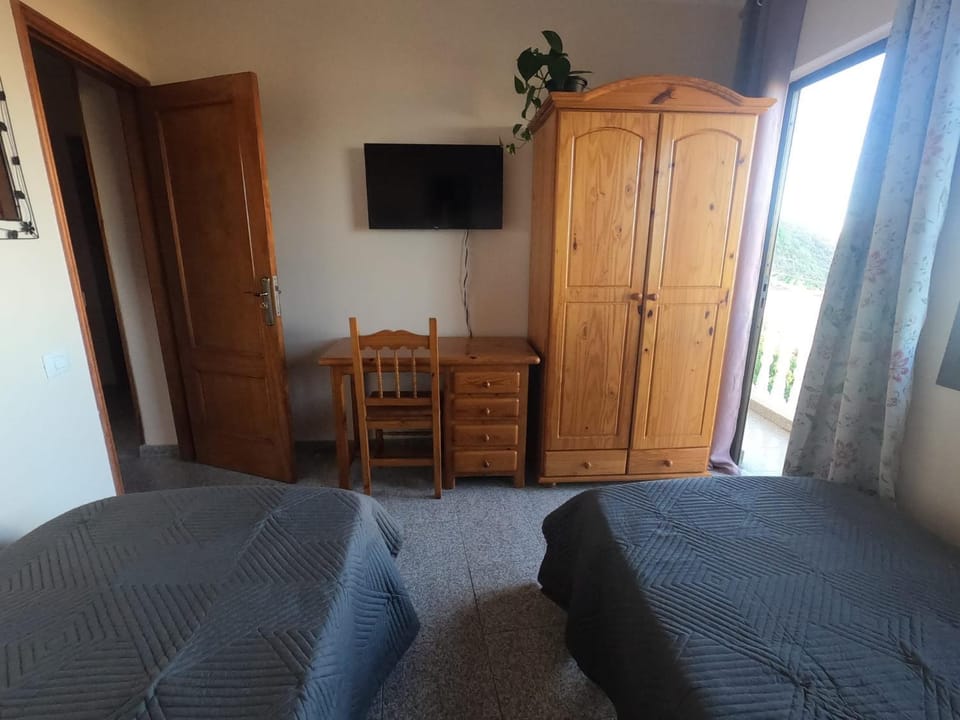 TV and multimedia, Photo of the whole room, wardrobe