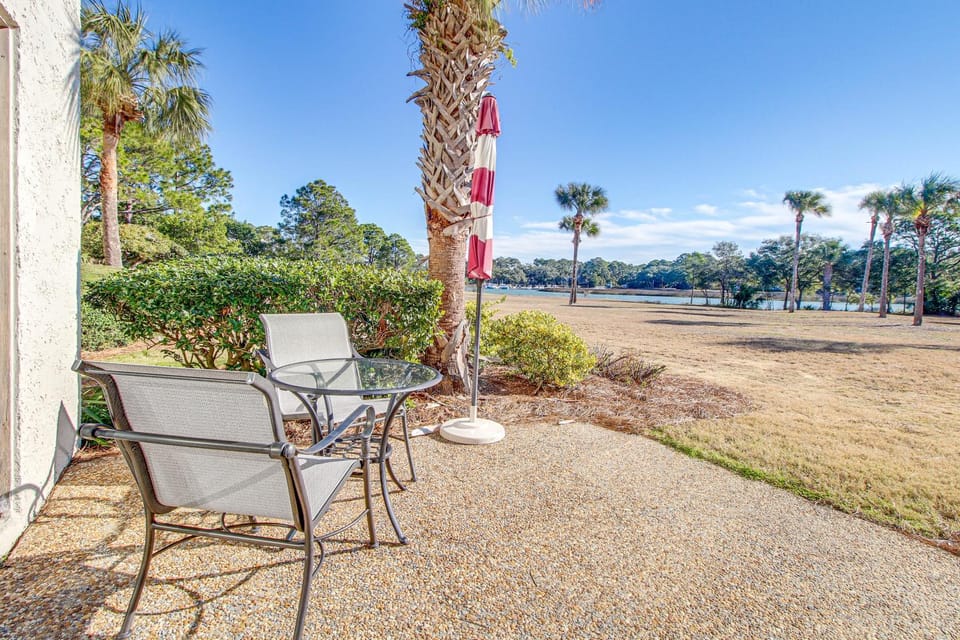 Hilton Head Island Studio w/ Patio: Walk to Beach! Apartment in Hilton Head Island