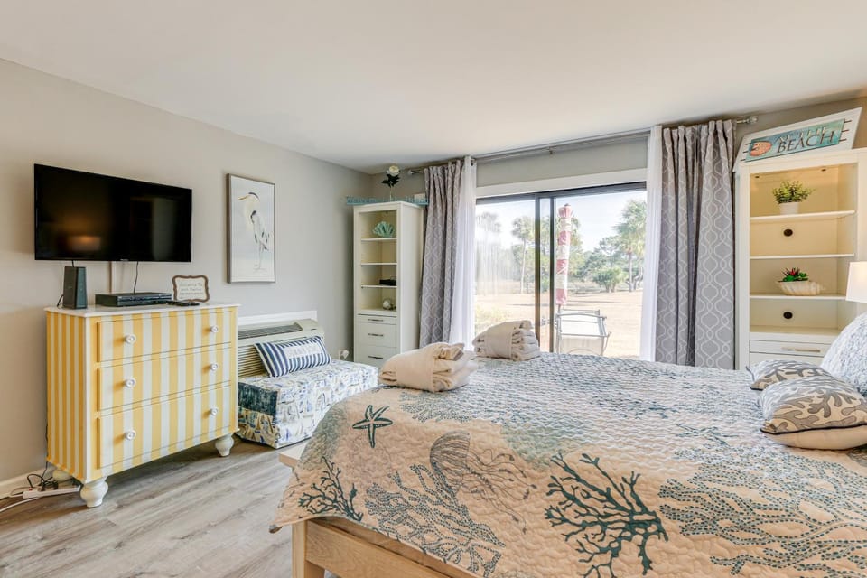 Hilton Head Island Studio w/ Patio: Walk to Beach! Apartment in Hilton Head Island
