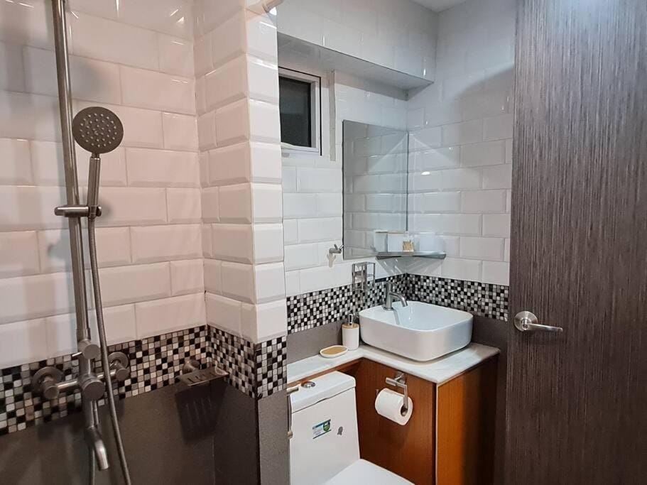 Cozy 2BR in BGC near golf course - B Fort TB Apartment in Makati