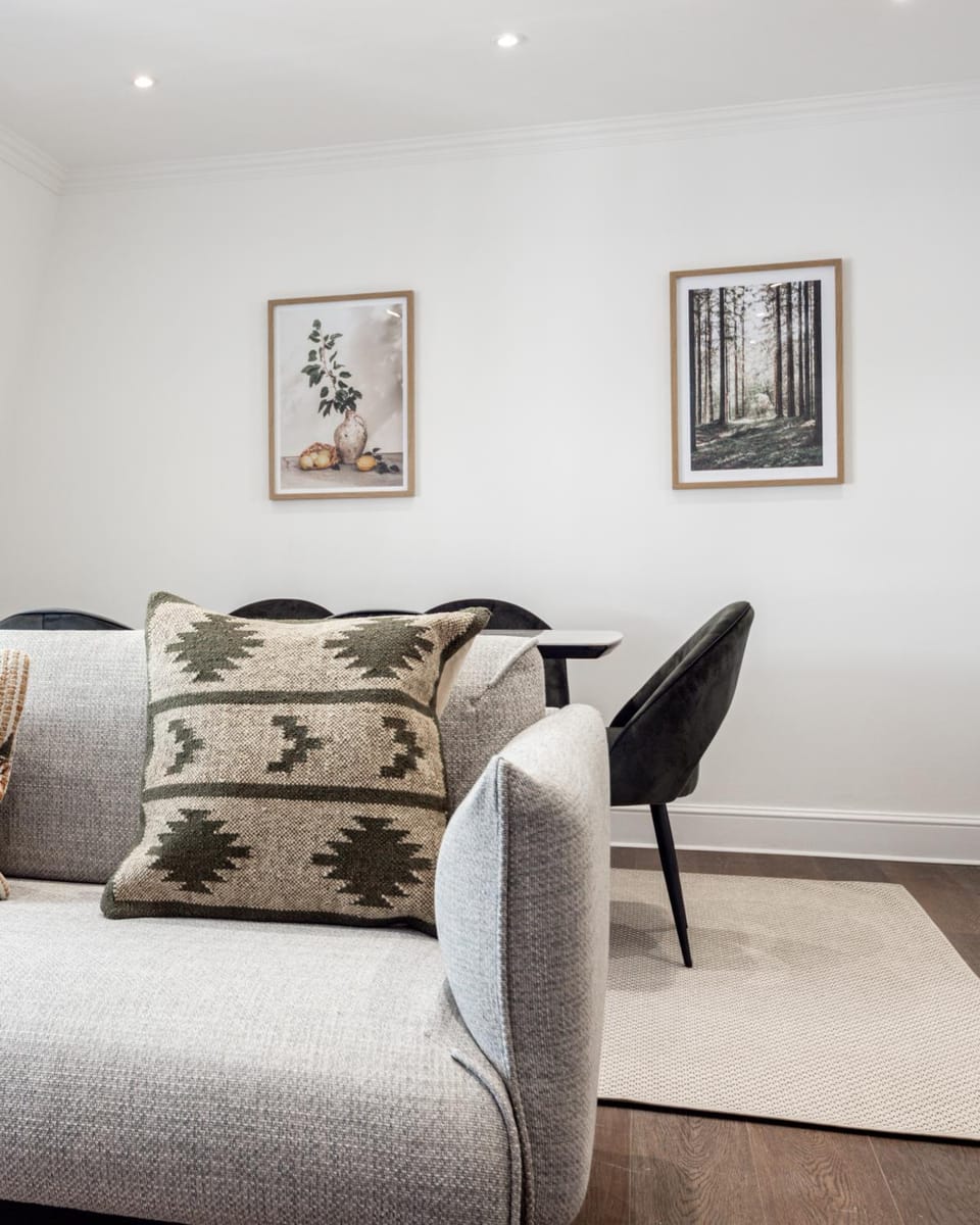 Living room, Seating area