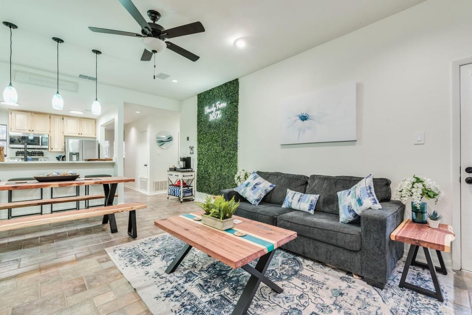 Seating area, fireplace