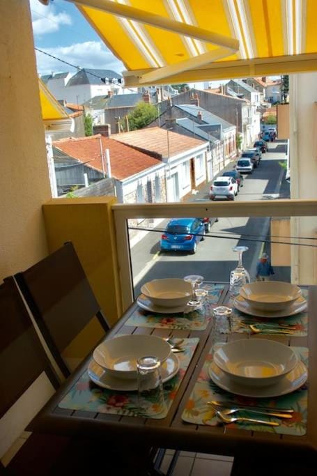 Day, Balcony/Terrace, Dining area, City view