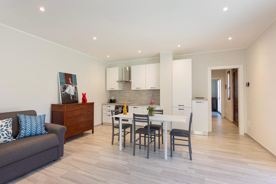 Kitchen or kitchenette, Dining area, stove