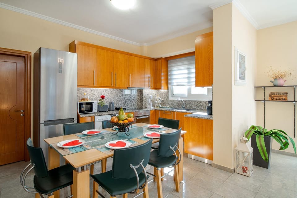 Kitchen or kitchenette, Dining area, minibar, pet friendly, stove