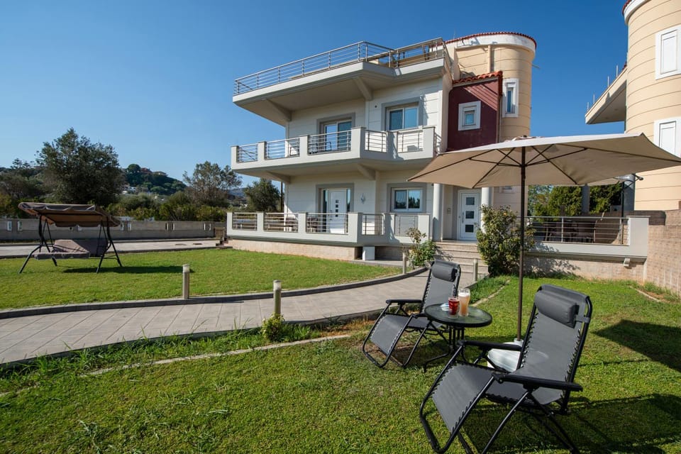 Property building, Patio, Day, Garden, View (from property/room), Garden view, sunbed