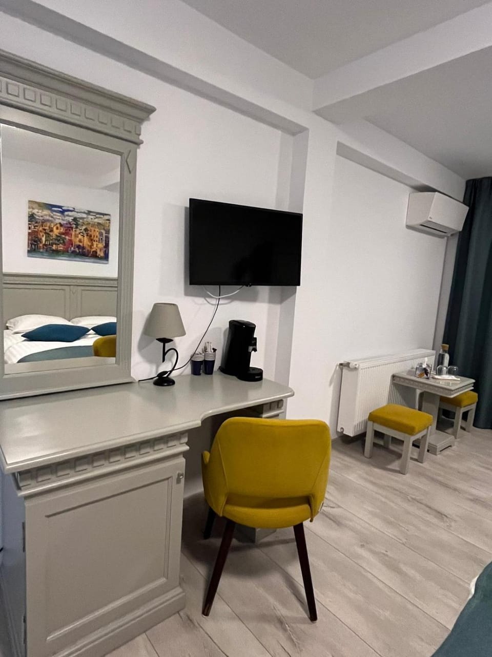 TV and multimedia, Seating area