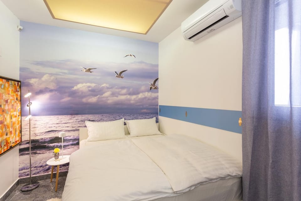 Bed, Bedroom, air conditioner