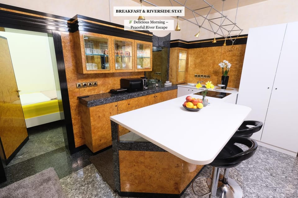 Kitchen or kitchenette, Food and drinks, Dining area, Food, oven