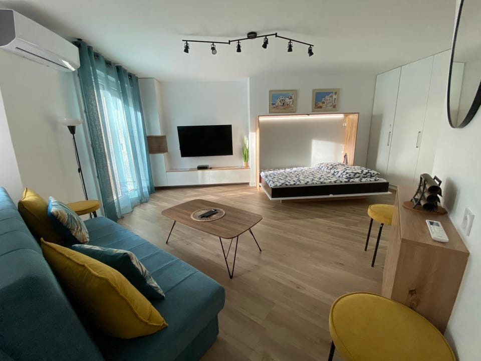 Living room, Photo of the whole room