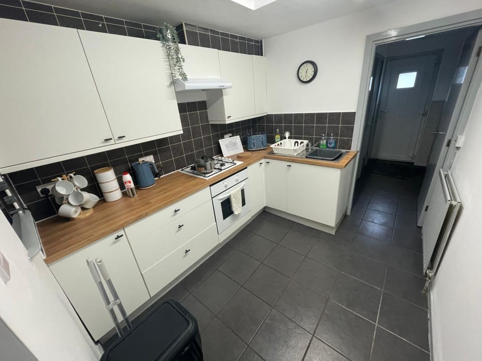 Coffee/tea facilities, Kitchen or kitchenette, dishwasher, minibar, oven, stove