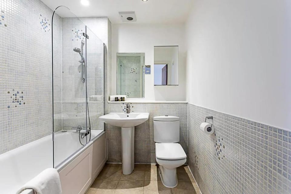 Toilet, Bathroom, Bath, towels