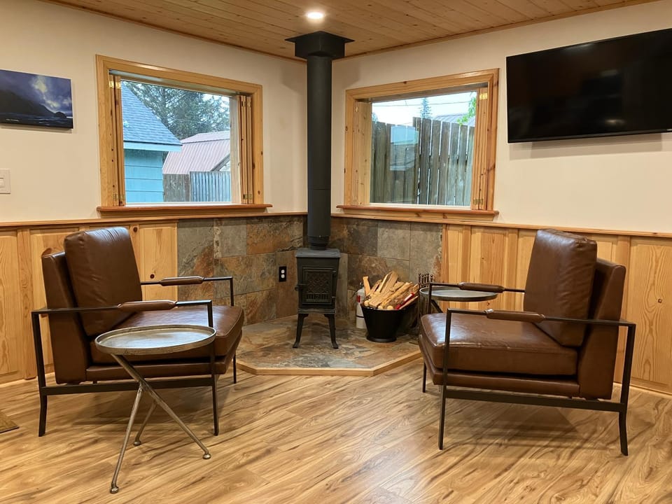 Communal lounge/ TV room, Living room, Seating area, fireplace