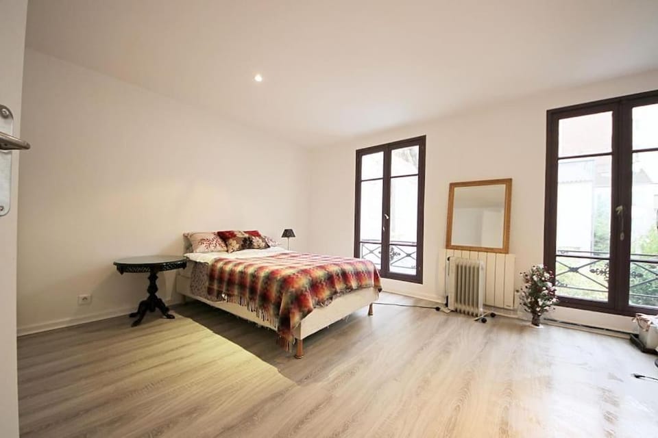 Eiffel Tower Paris Apartment in Paris