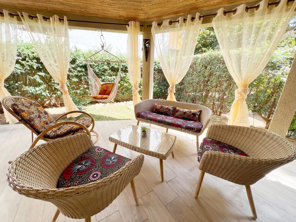 Garden, Living room, Seating area, Garden view