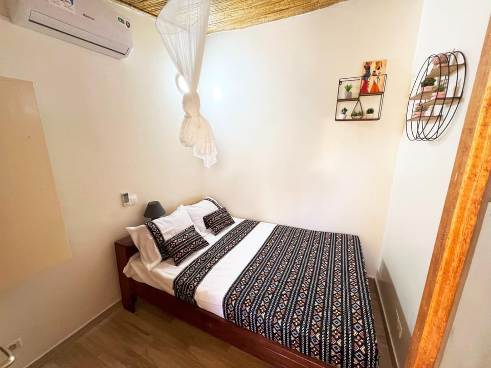 Photo of the whole room, Bedroom, air conditioner