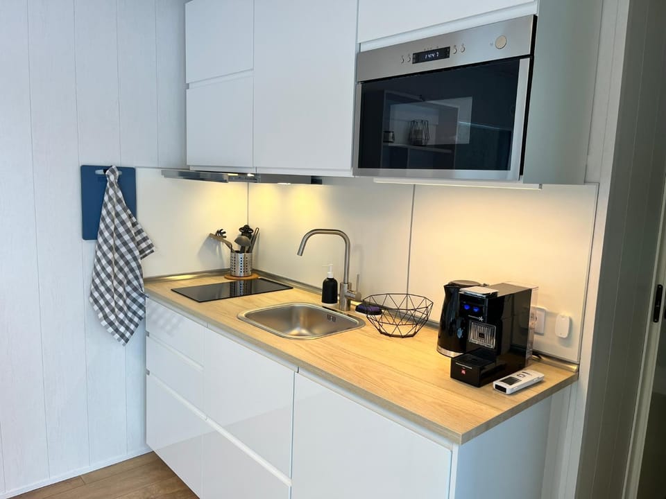Coffee/tea facilities, Kitchen or kitchenette, minibar, stove, toaster