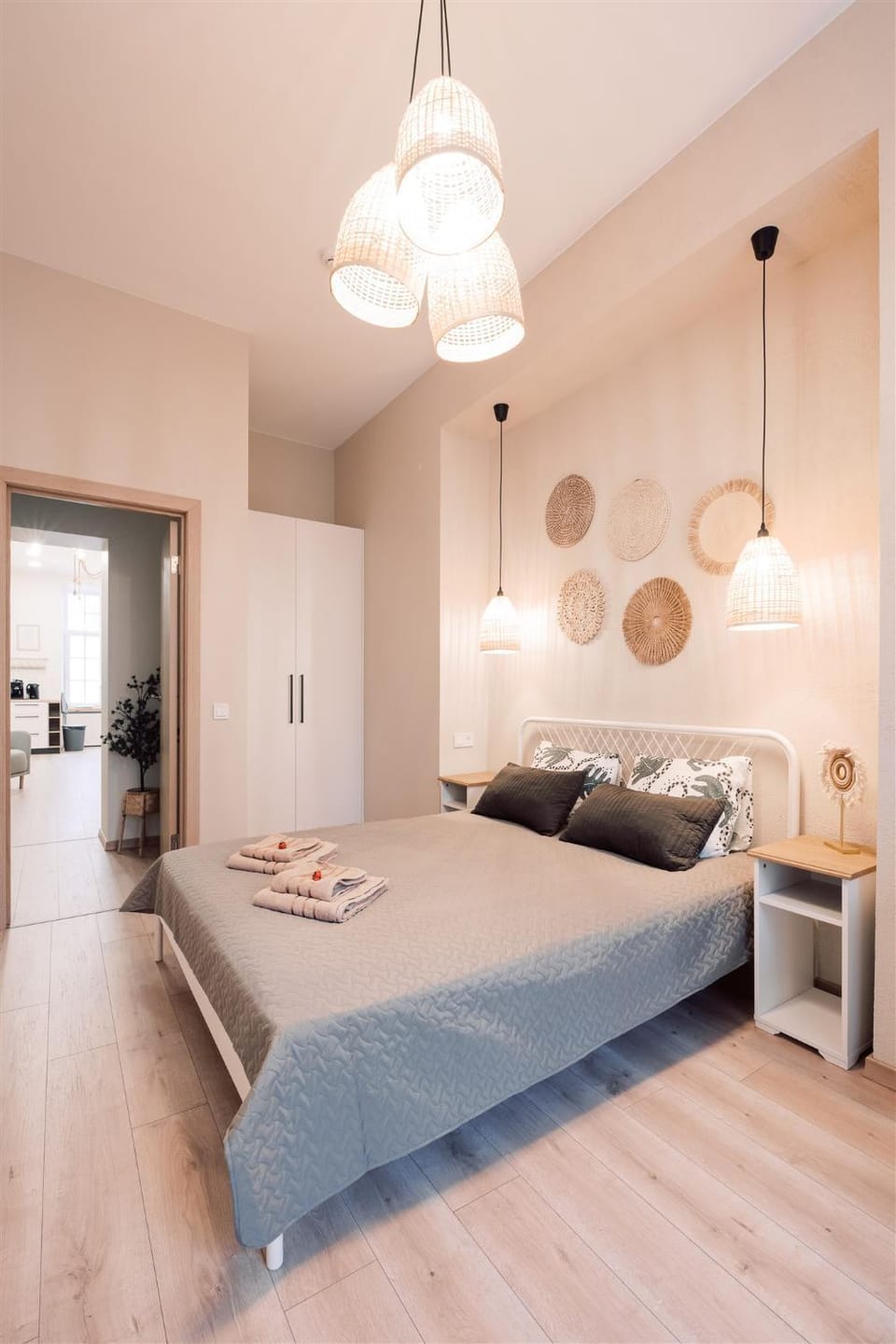 Bedroom, towels
