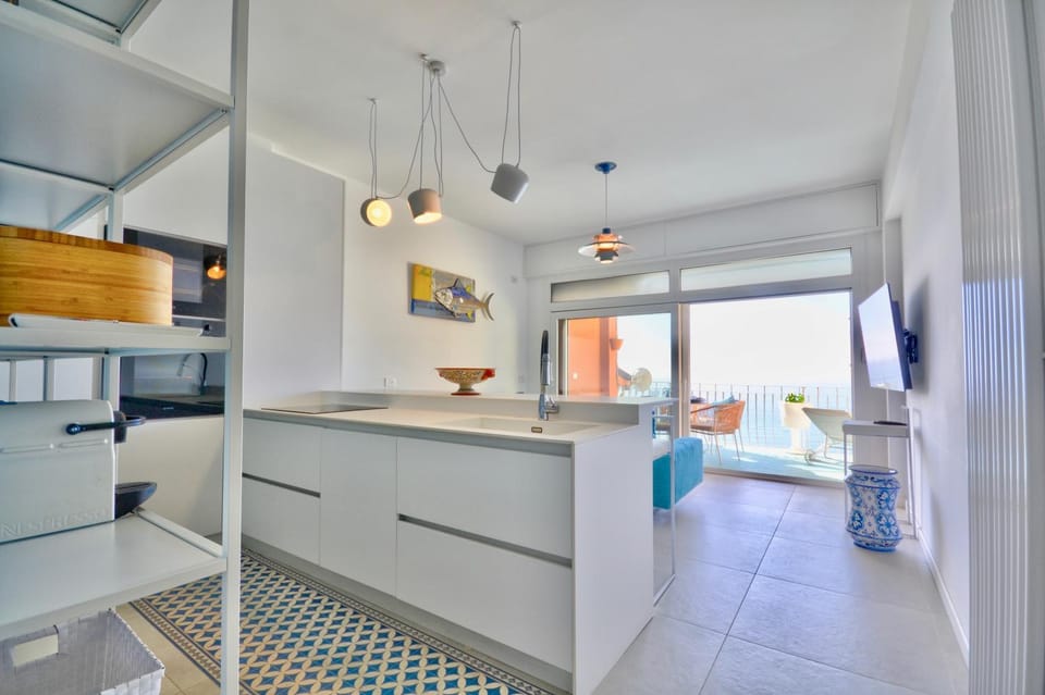 Kitchen or kitchenette, pet friendly, stove
