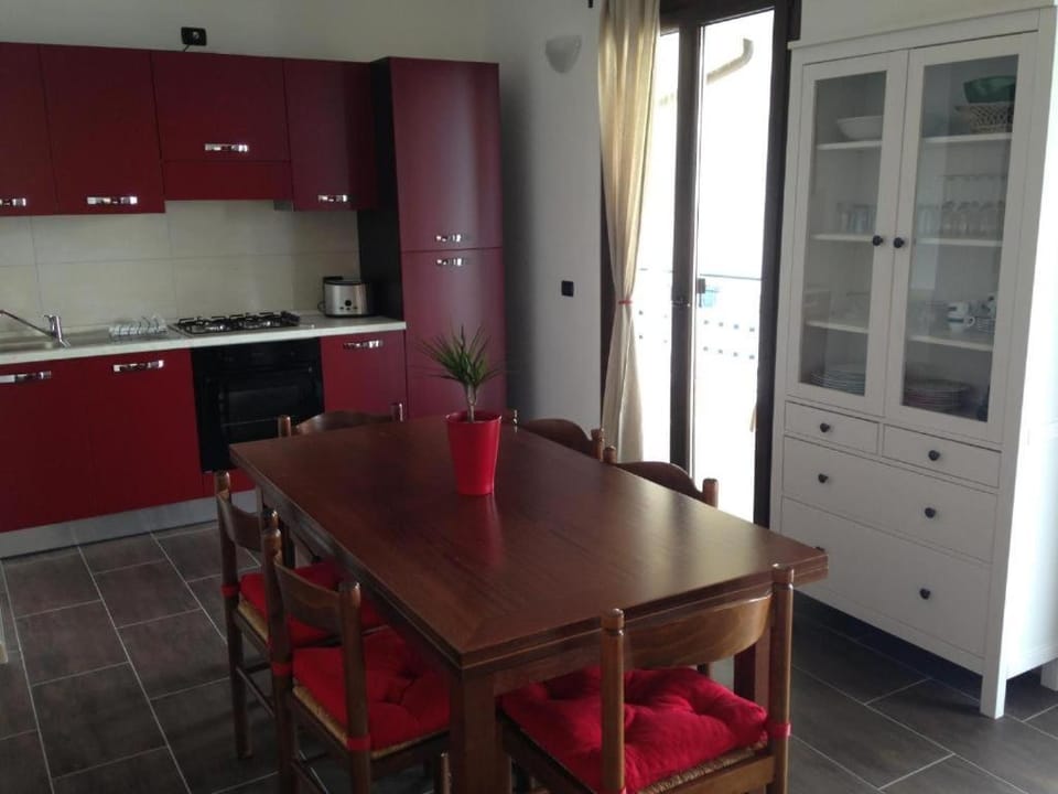 Kitchen or kitchenette, Dining area, pet friendly, stove