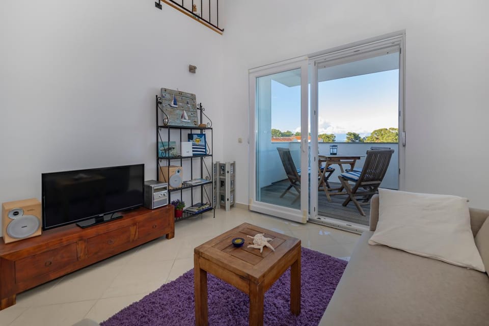 View (from property/room), Living room, Seating area