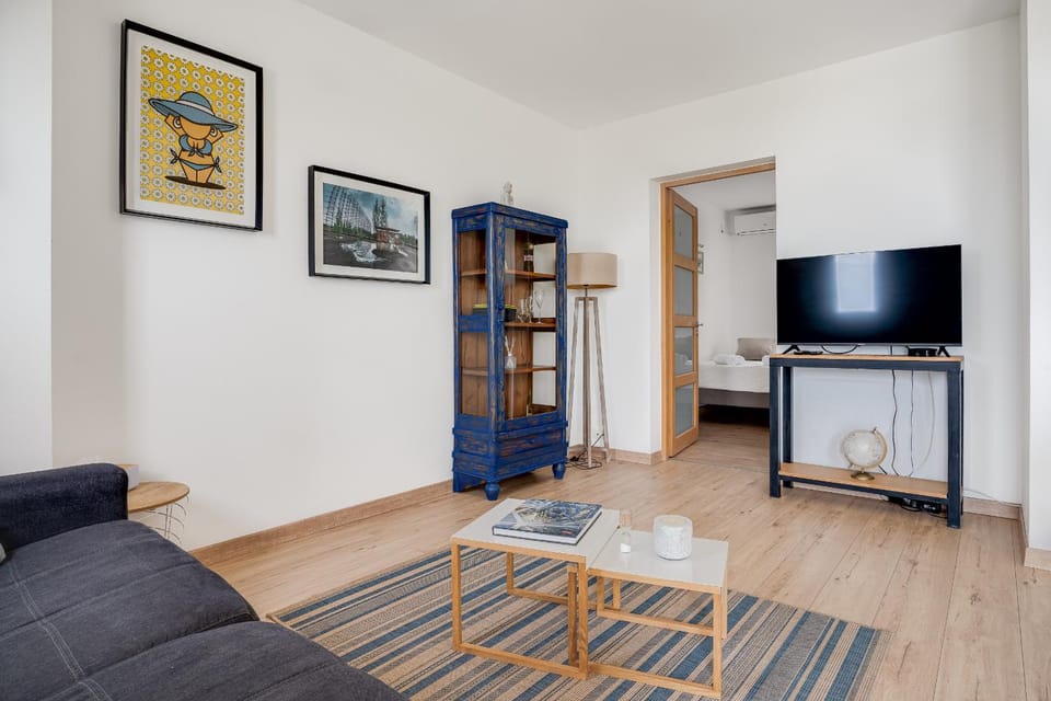 Communal lounge/ TV room, TV and multimedia, Living room, Seating area