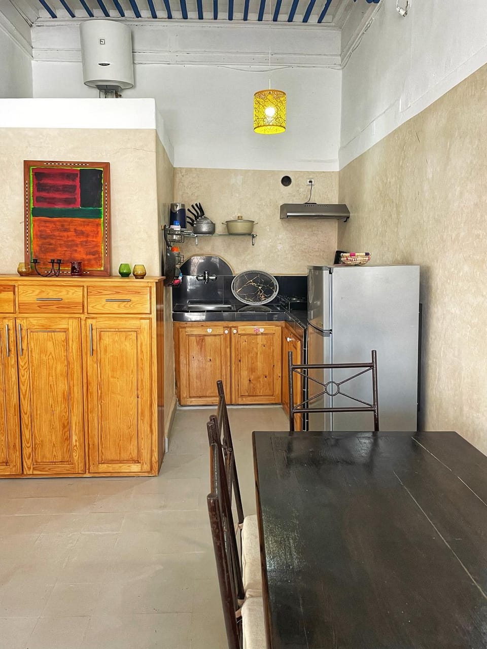 Kitchen or kitchenette, Dining area, stove