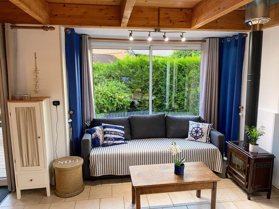 TV and multimedia, Living room, Garden view