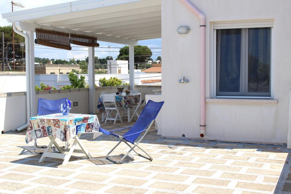 Property building, Summer, Balcony/Terrace
