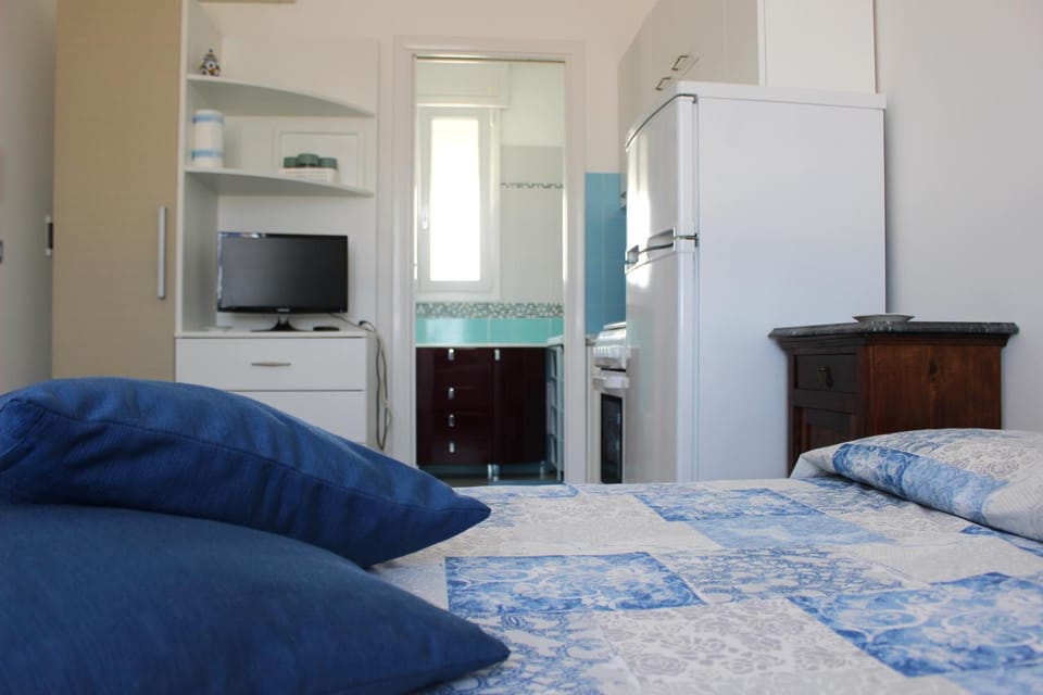 Bedroom, Lunch