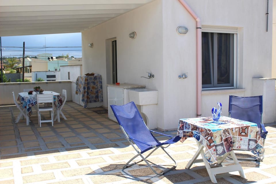 Property building, Summer, Balcony/Terrace
