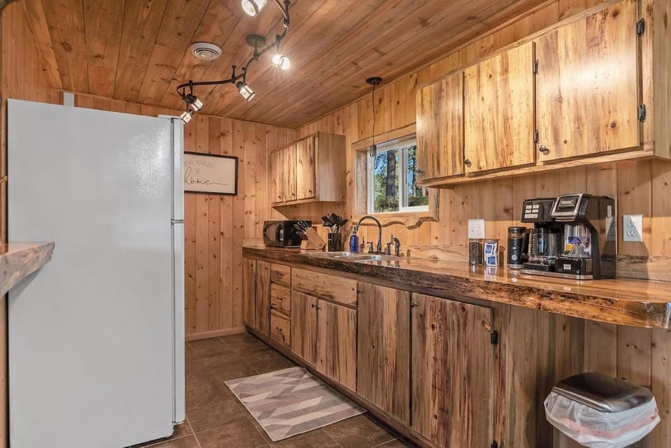 Coffee/tea facilities, Kitchen or kitchenette, minibar, oven, toaster