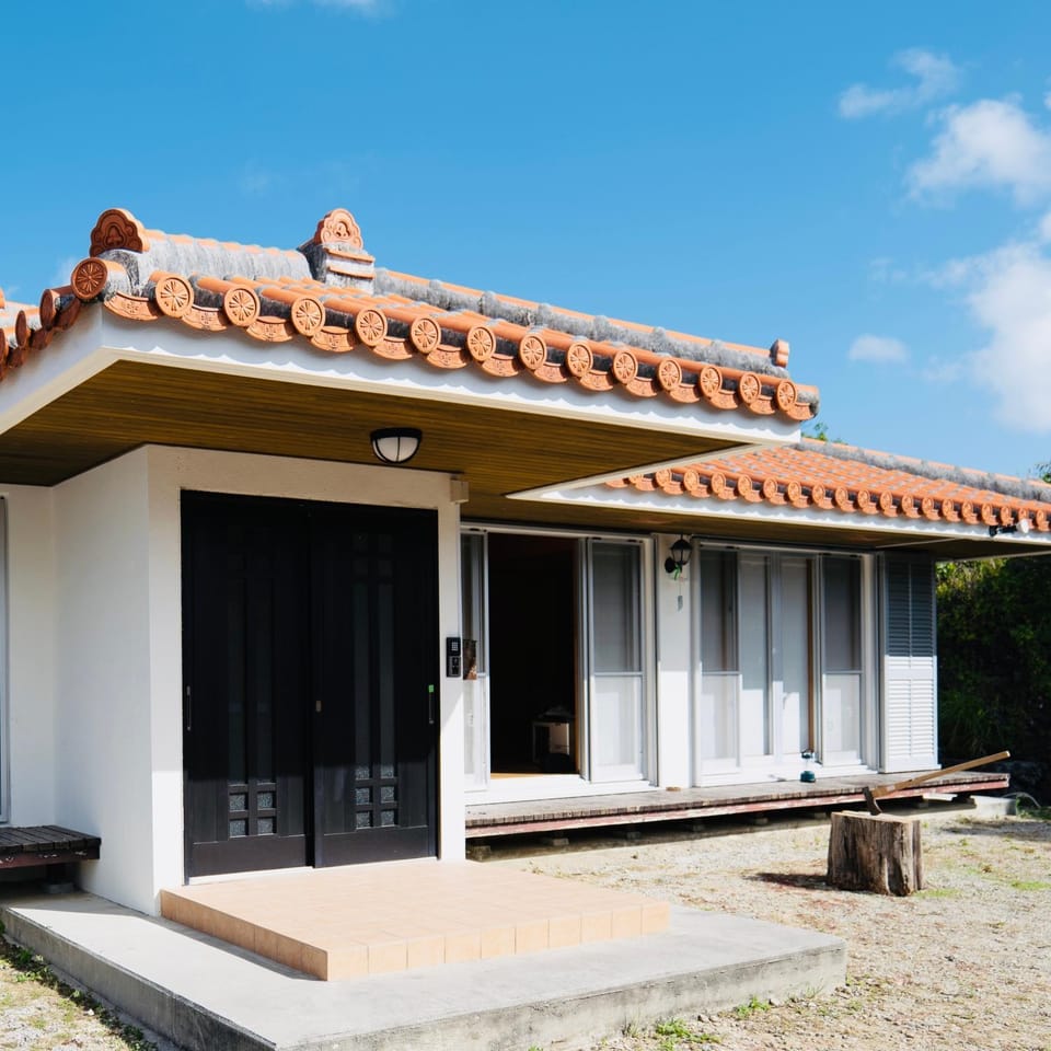 totono house 満天の星空 テントサウナ BBQ 元有形文化財を1棟貸切 うるま市 浜比嘉島 House in Okinawa Prefecture