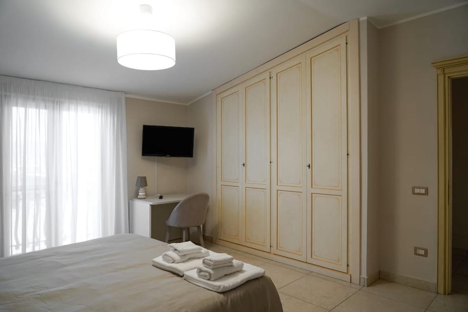 Bedroom, wardrobe