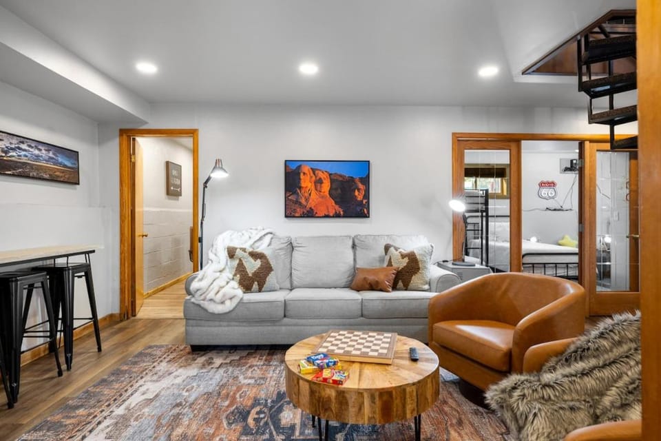 TV and multimedia, Living room, Seating area, air conditioner