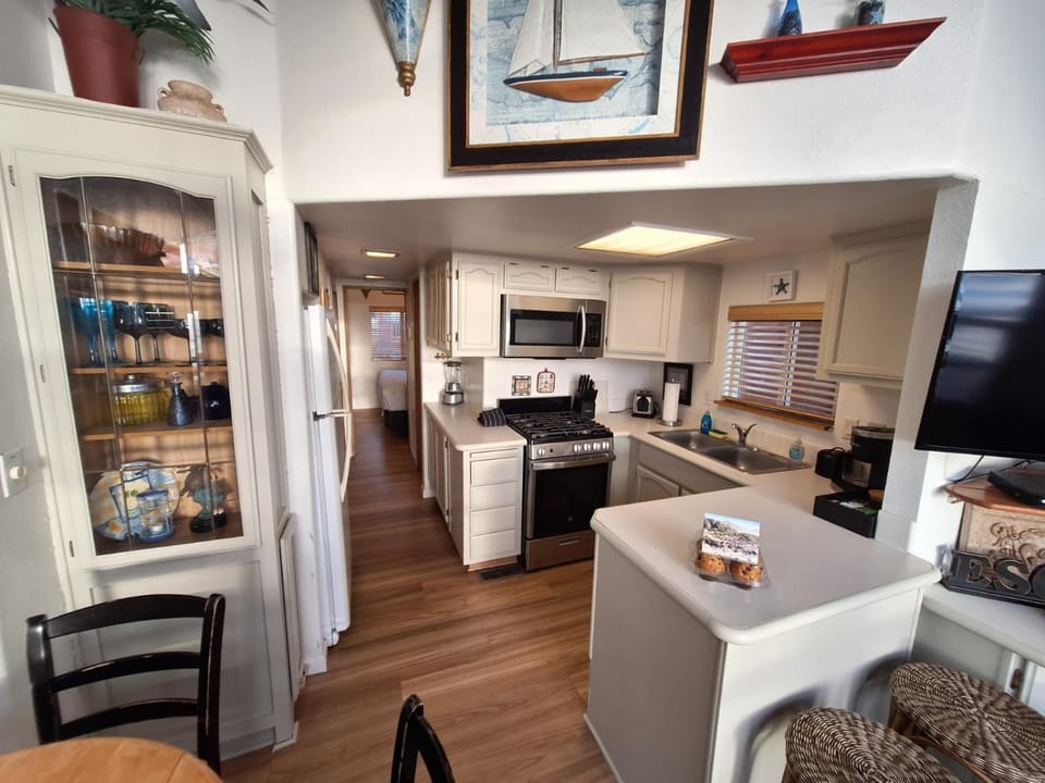 Ocean Front Cabin 11 w Jacuzzi Pet Friendly Cabin in California