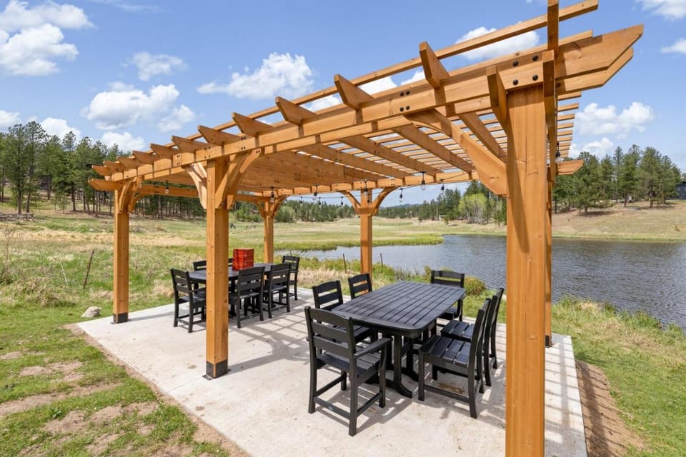 Hottub Hideaway: Firepit; Sauna; Views; Wildlife House in West Custer Township